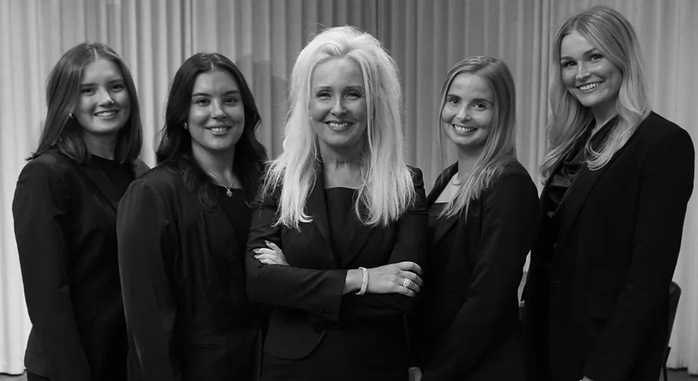 251055 Love I Agency_01