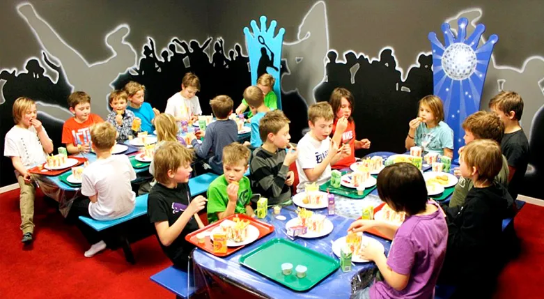 132038leklandetdelfinen2