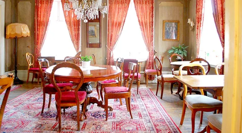 143031-KullzenskaCafeet