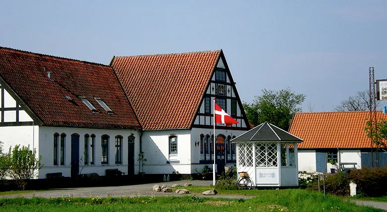 144082-Fru-Petersens-Cafe2