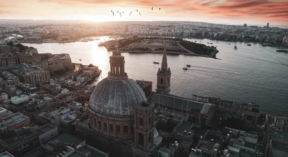 EM_hero_aidan-howe-unsplash