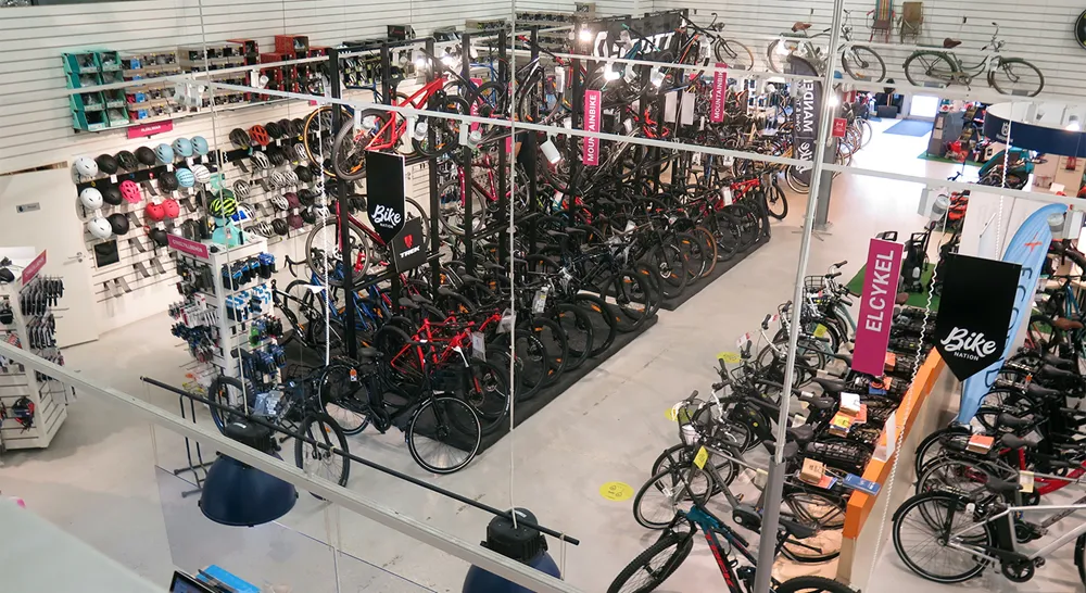 EM_Mandel cykel och tra¨dga°rd_02