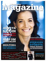 Bilden visar en leende kvinna med brunt hår i närbild. I bakgrunden ser vi mycket suddigt blått.  Det rör sig här om ett omslag till tidningen Enterprise Magazine.